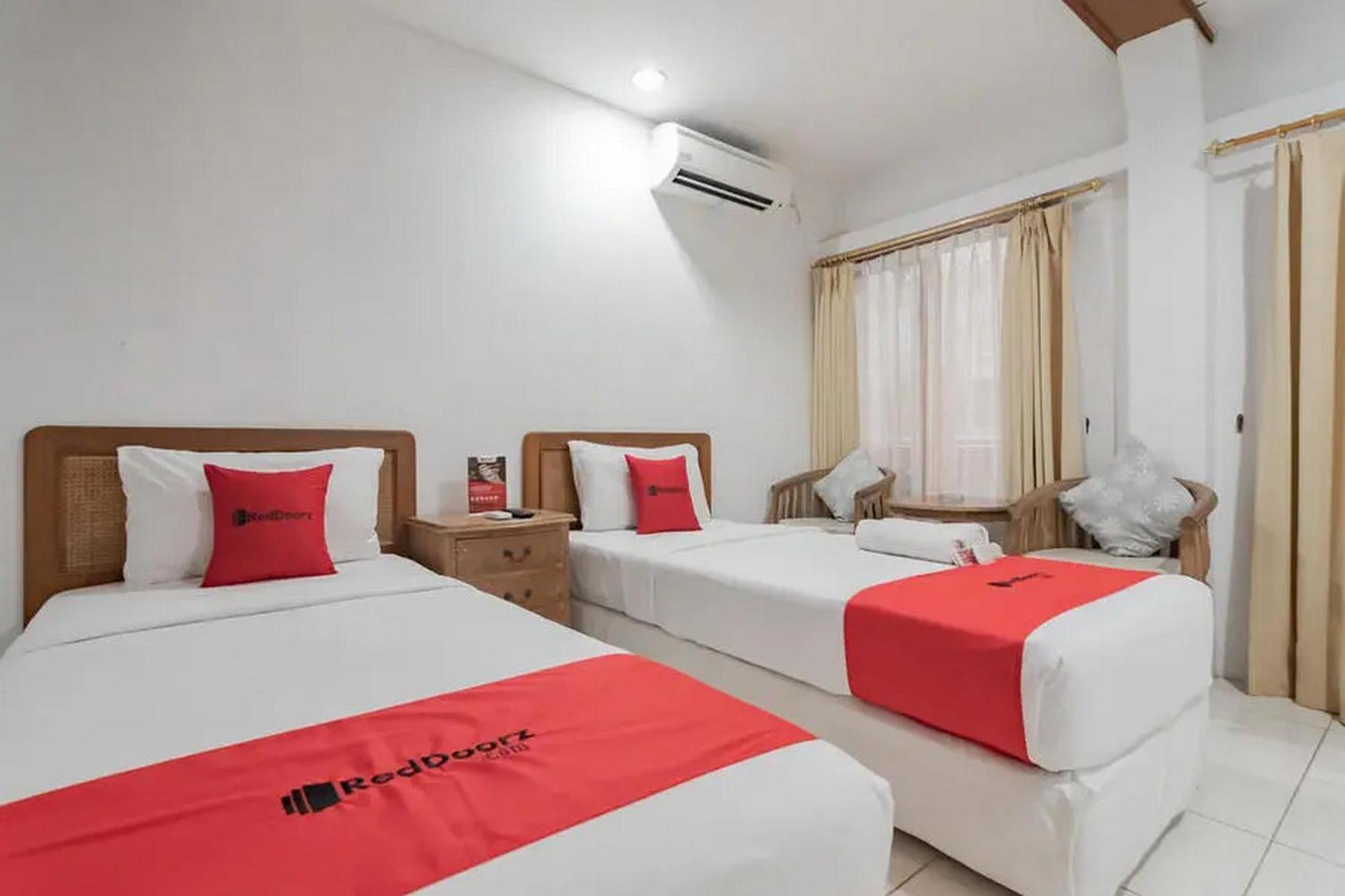 RedDoorz At Arwiga Hotel Bandung Zewnętrze zdjęcie