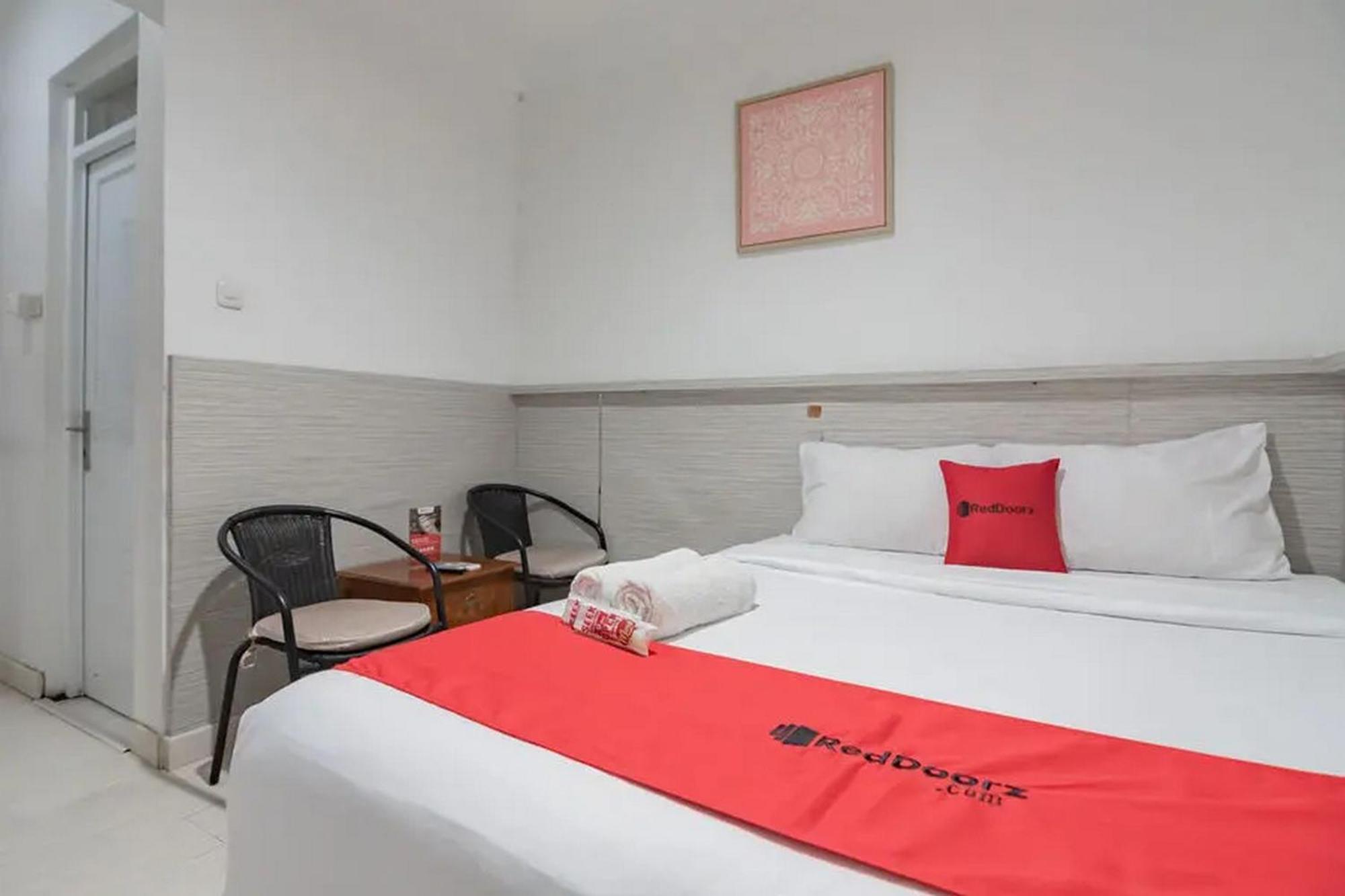 RedDoorz At Arwiga Hotel Bandung Zewnętrze zdjęcie