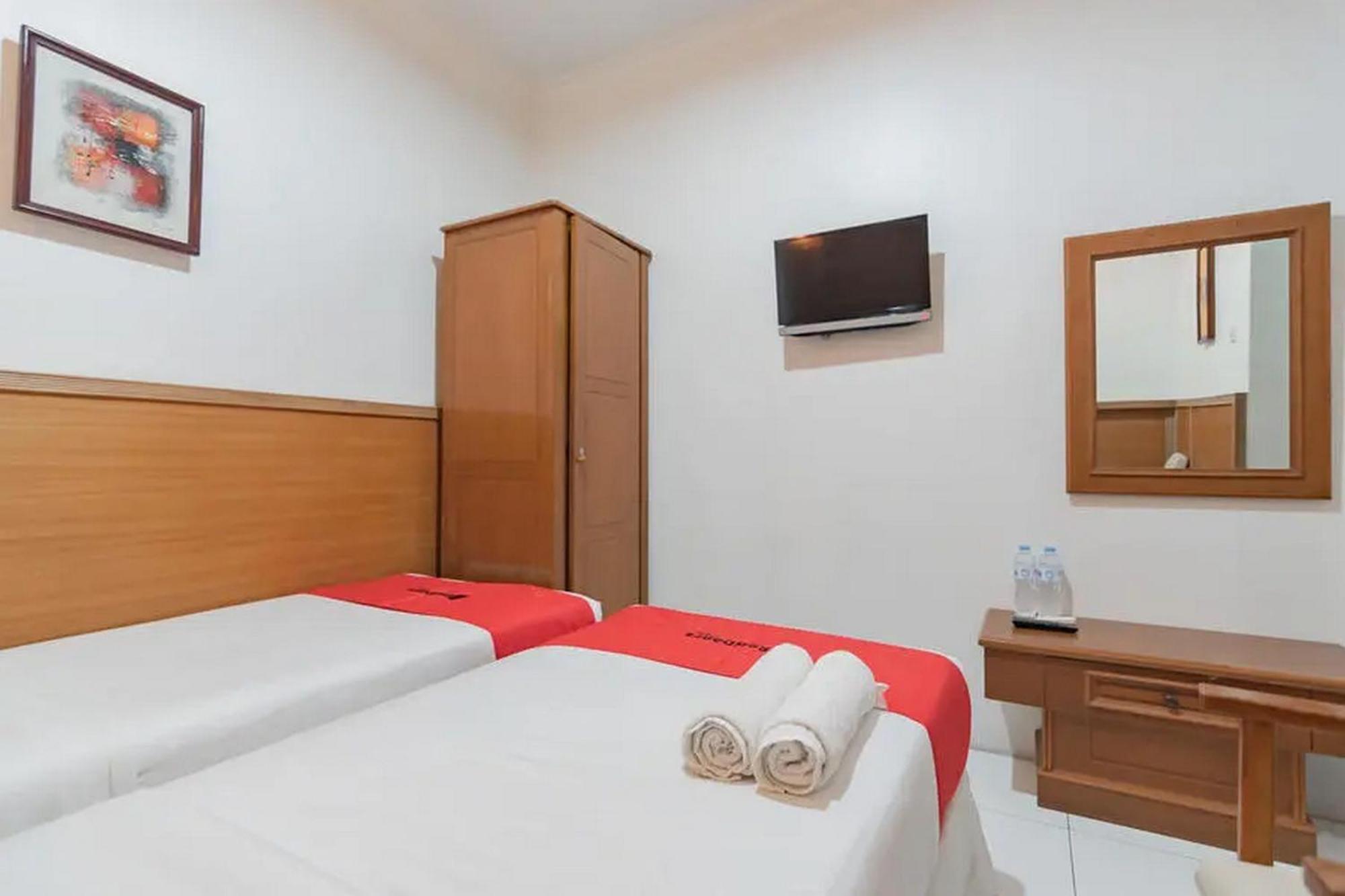 RedDoorz At Arwiga Hotel Bandung Zewnętrze zdjęcie